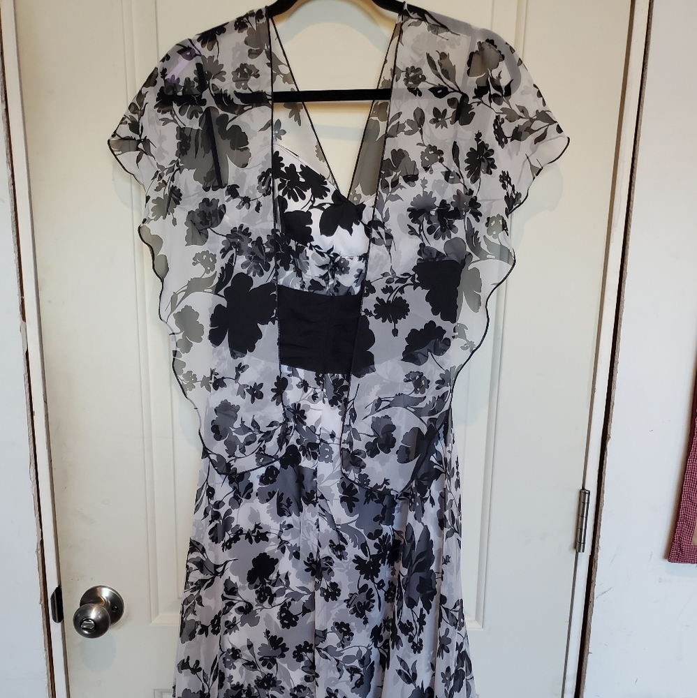 Dressbarn Black and White Dress - Picture 7 of 11